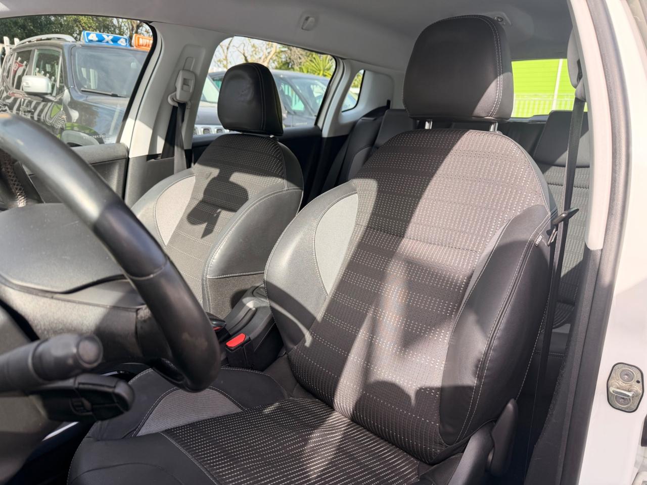 Peugeot 2008 1.6 e-HDi 115 CV Stop&Start Allure