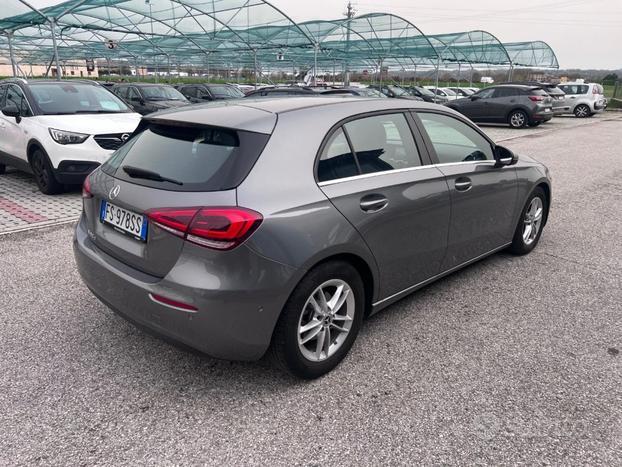 MERCEDES-BENZ A 180 d Automatic Business Extra