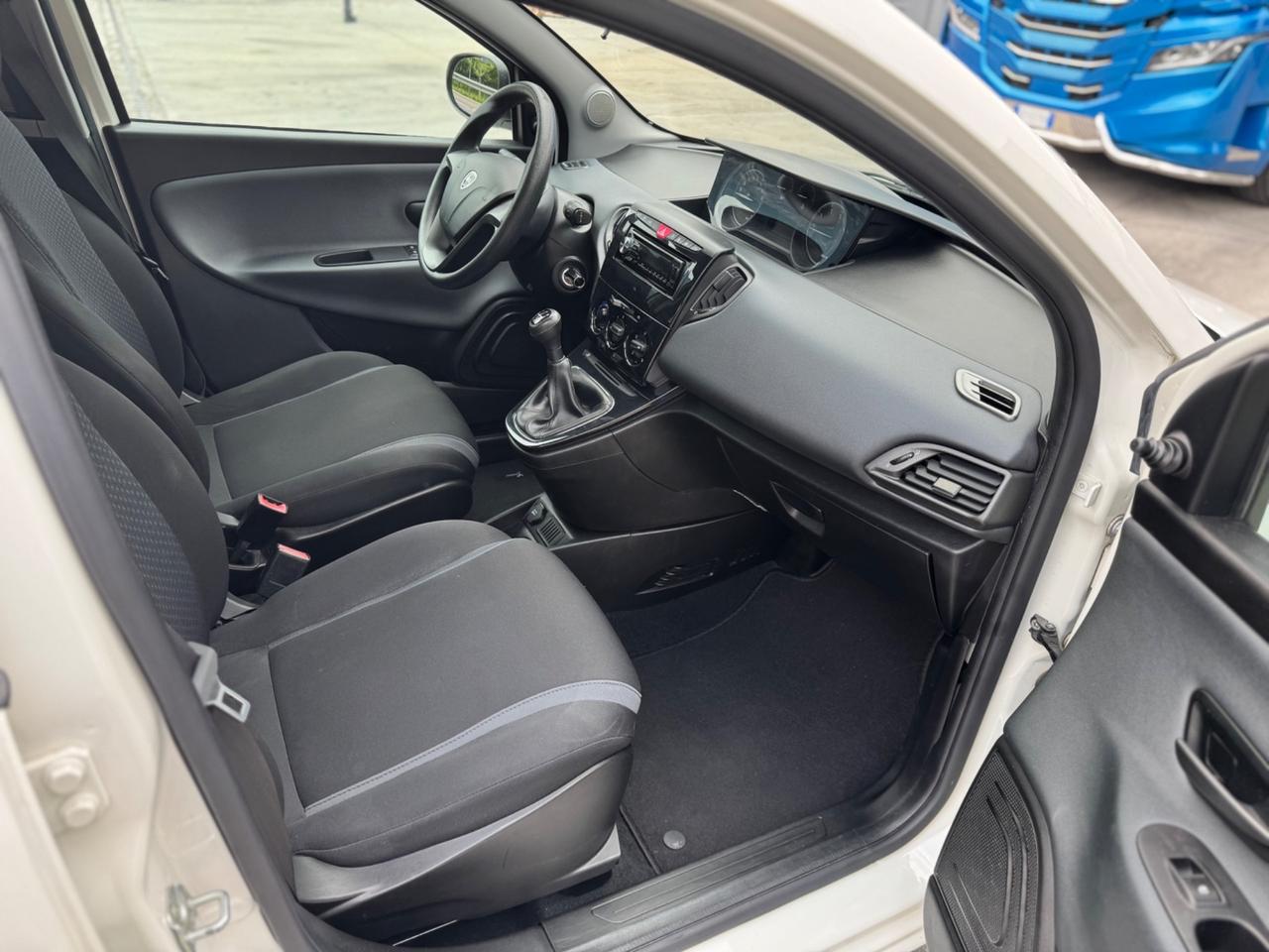 Lancia Ypsilon 1.3 MJT 16V 95 CV 5 porte S&S Silver