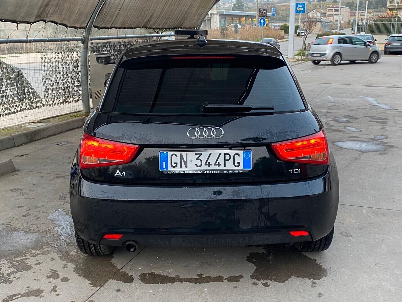 Audi A1 2015 S-Tronic 1.6 TDI 90CV