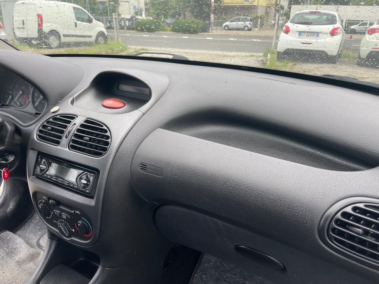 Peugeot 206 1.1 3p. XT