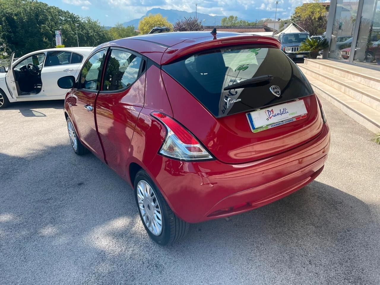 Lancia Ypsilon 1.2 5 porte Silver NEOPATENTATI