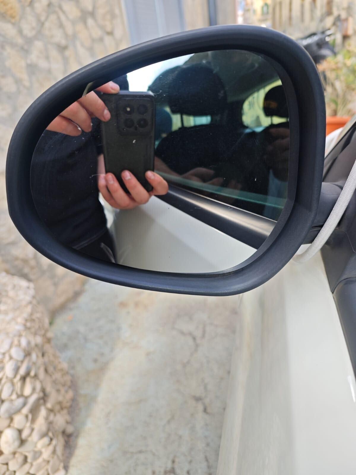 Lancia Ypsilon 1.3 MJT 75 CV Versus