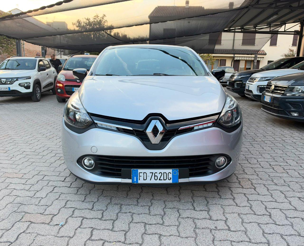 Renault Clio 5 Porte Clio 5p 1.2 Zen (live) 75cv E6 OK NEOPATENTATO