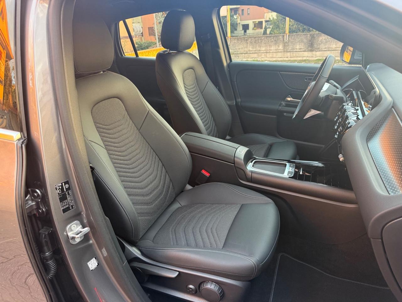 Mercedes-benz GLA 180 Mhev Aut. PARI AL NUOVO!