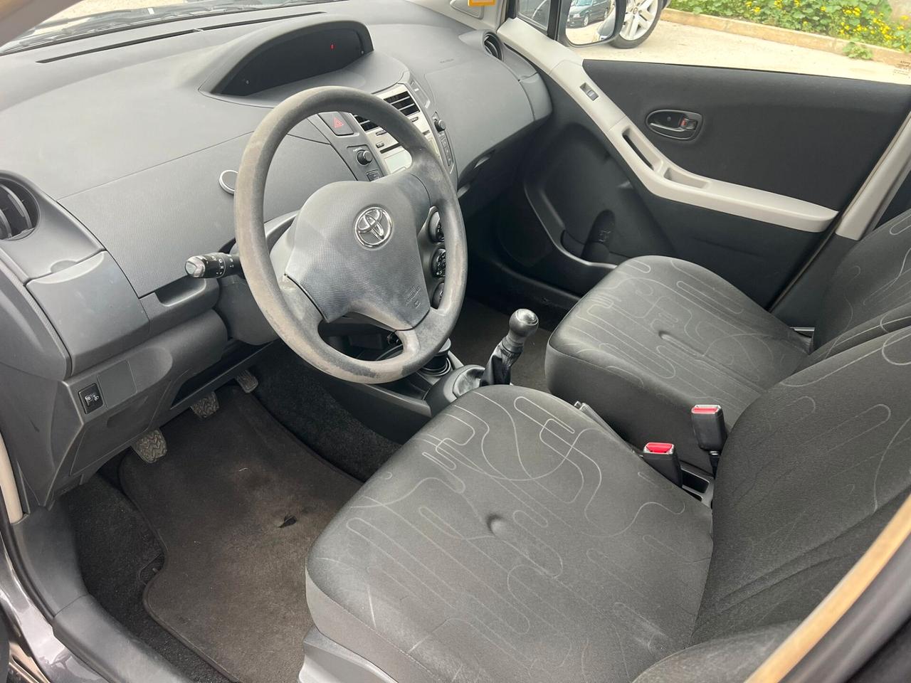 Toyota Yaris 1.0 5 porte