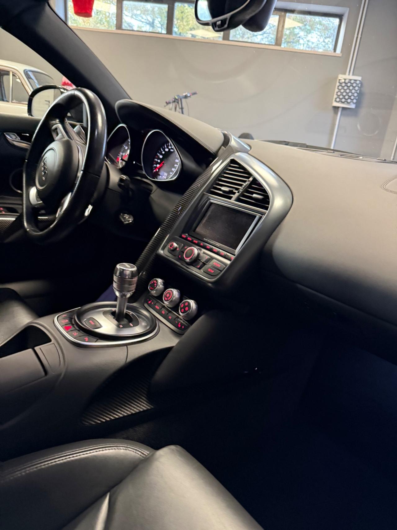 Audi R8 4.2 V8 FSI quattro R tronic