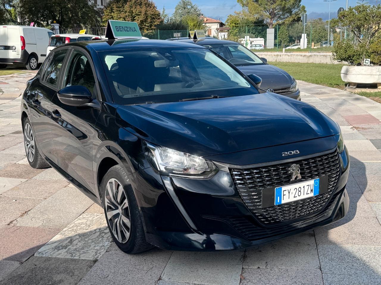 Peugeot 208 1.2 BENZINA - NEOPATENTATI -