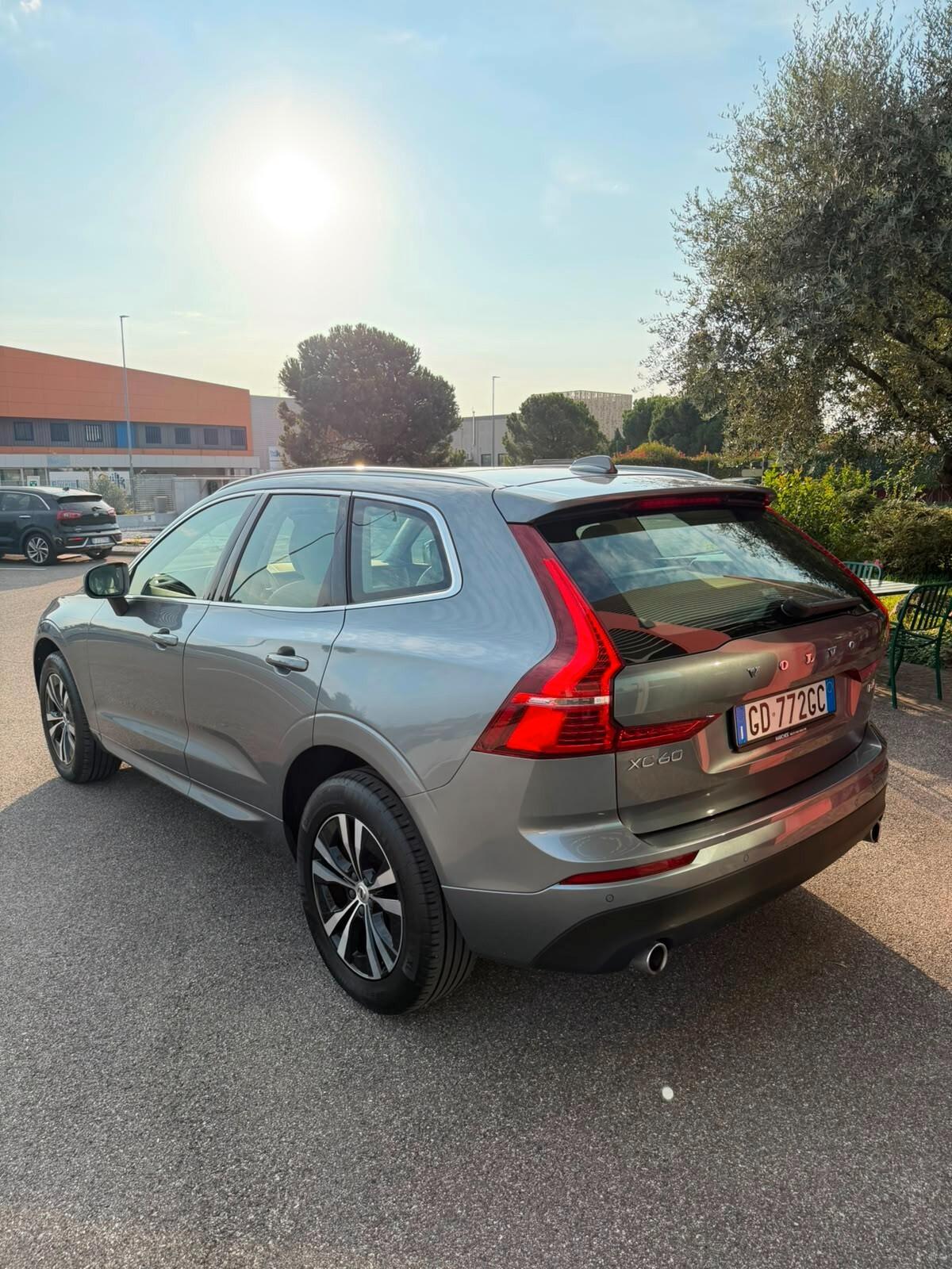 Volvo XC60 B4 AWD Geartronic Momentum MY21