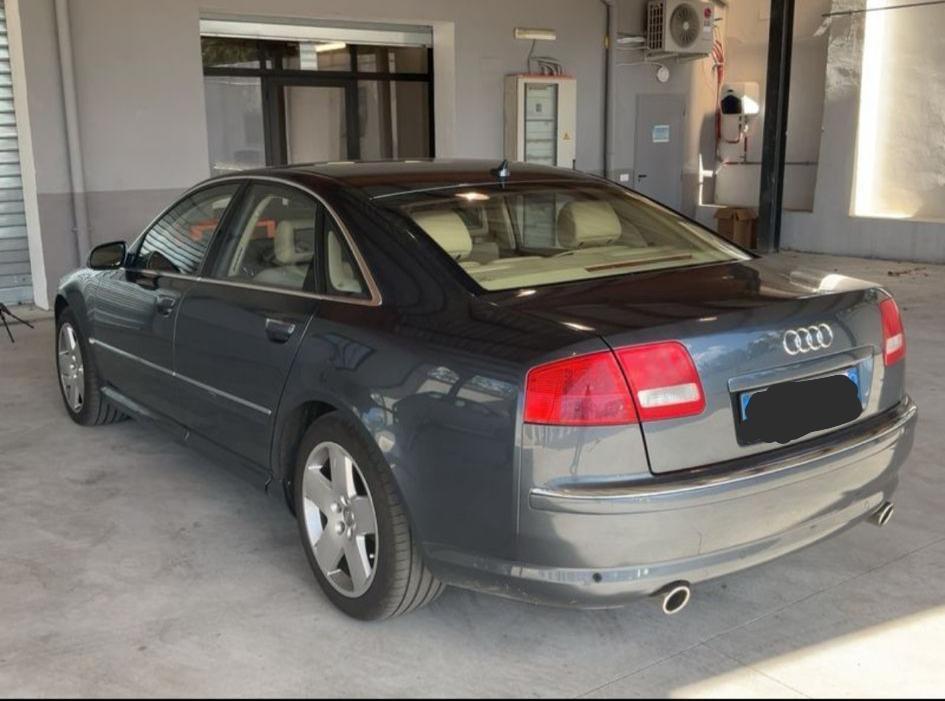 Audi A8 4.2 V8 quattro tiptronic