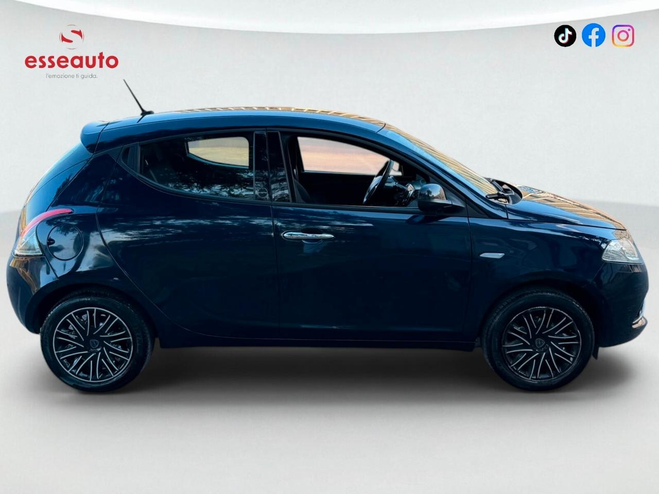 Lancia Ypsilon 1.0 FireFly 5 porte S&S Hybrid Ecochic Gold