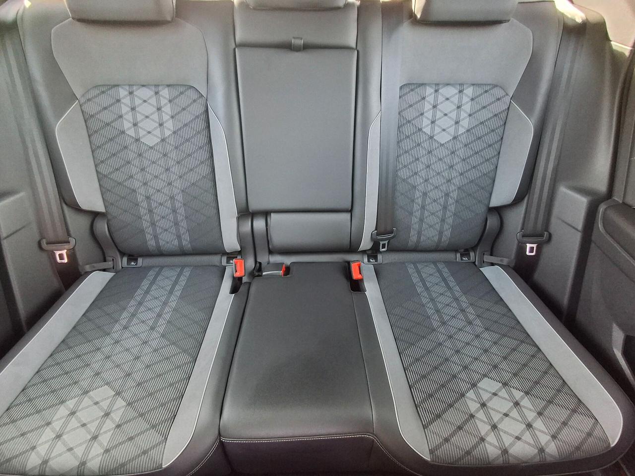 Volkswagen Tiguan 2.0 TDI 150 CV DSG R-Line -unico proprietario