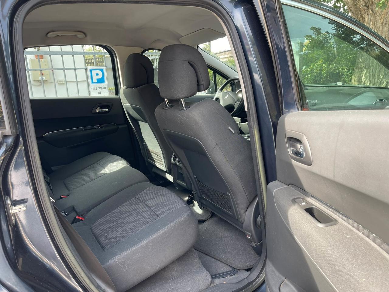 Peugeot 3008 1.6 e-HDi 112CV cambio robotizzato S.&S. Business