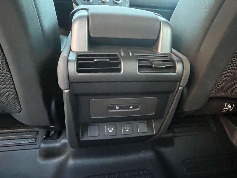 Land Rover Defender 110 3.0 I6 MHEV SE AWD Auto