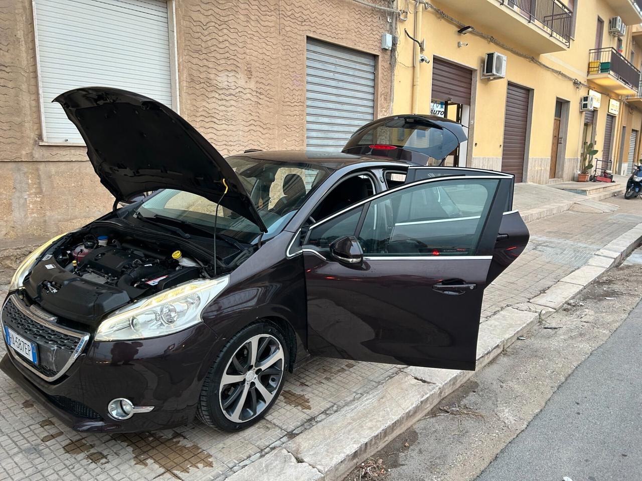 Peugeot 208 1.6 VTi 120 CV 5 porte Allure