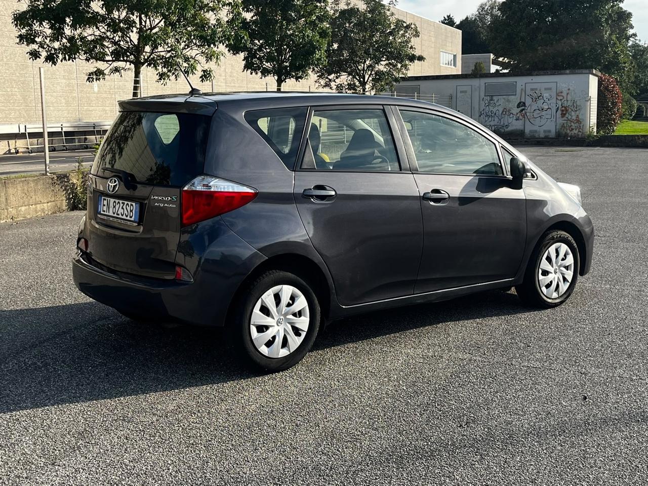 Toyota Verso-S 1.3 MT