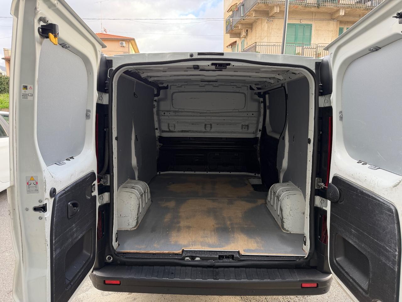 Renault TRAFIC 1.6 120 cv 3 POSTI