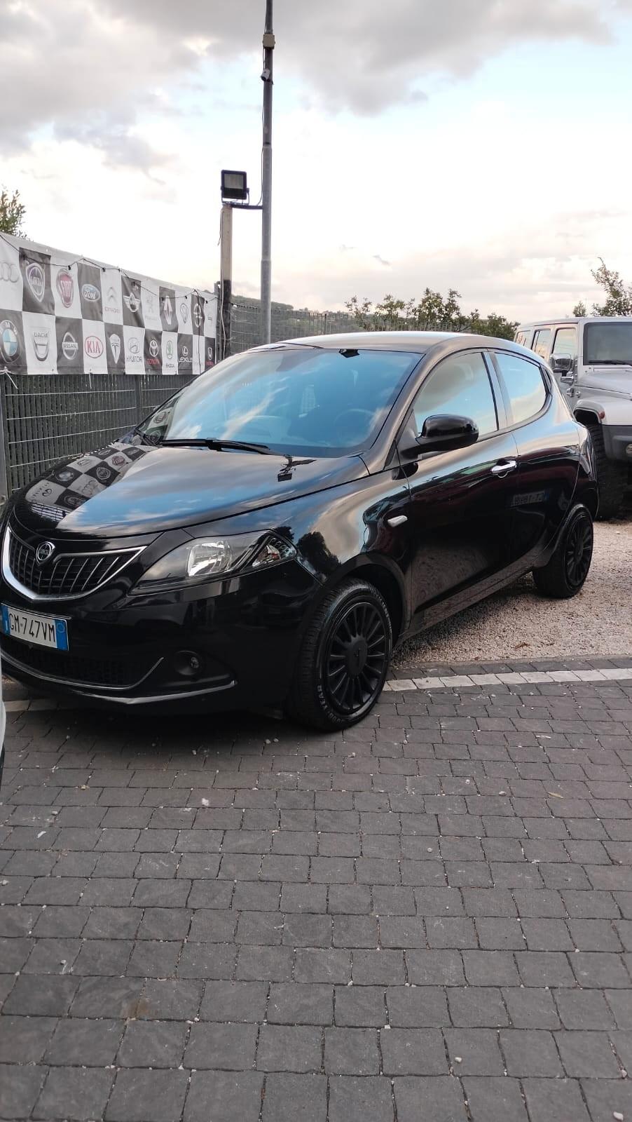 Lancia Ypsilon 1.0 FireFly 5 porte S&S Hybrid Alberta Ferretti