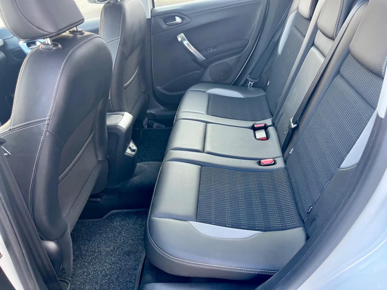 Peugeot 2008 1.6benz 2014 141.000km tagliandati