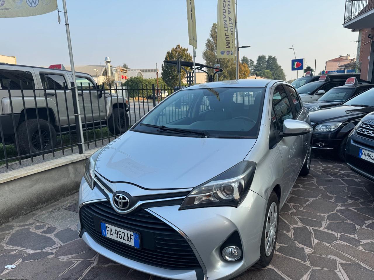 Toyota Yaris 1.0 5 porte Lounge neo patentati