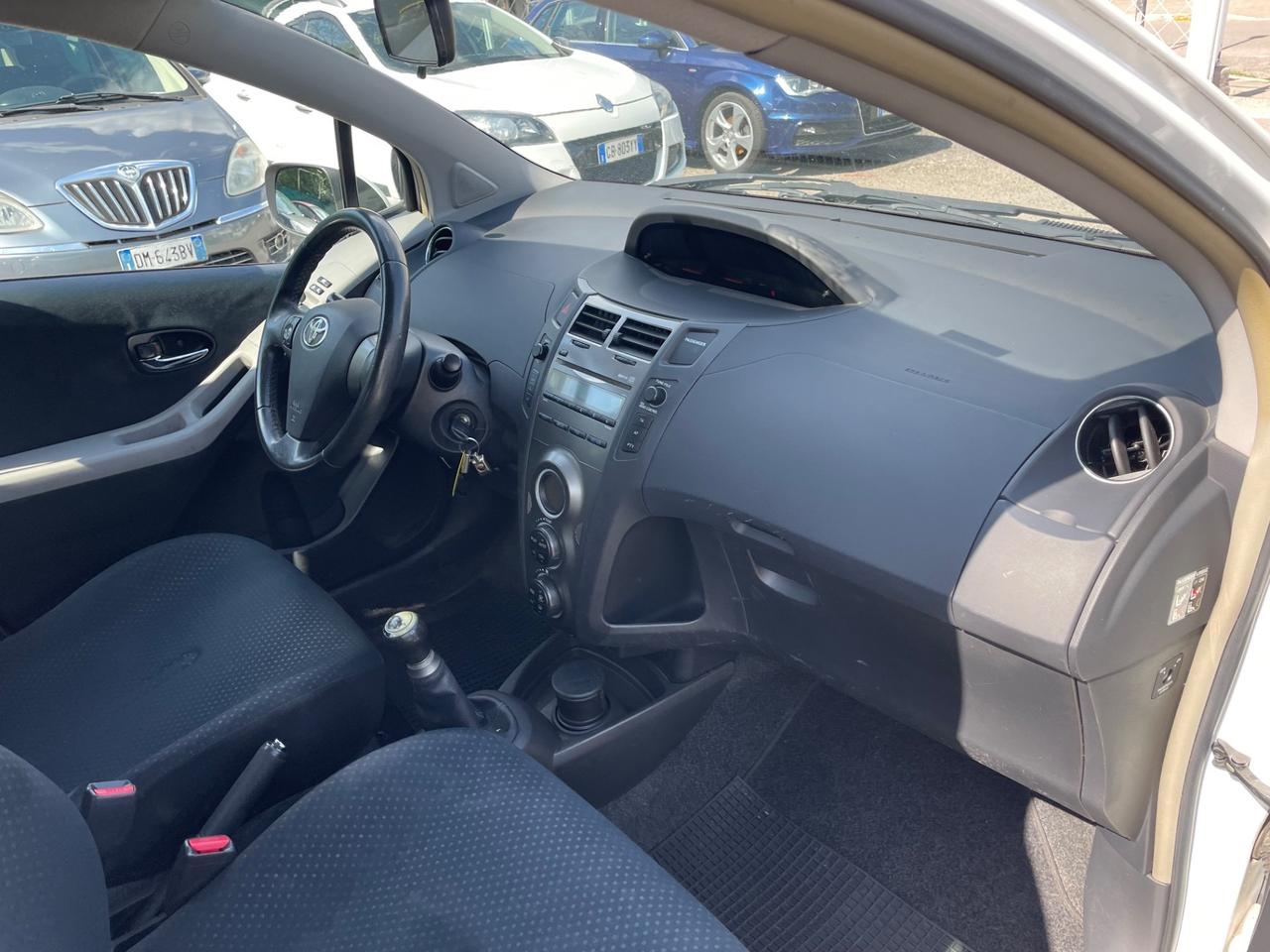 Toyota Yaris 1.0 5 porte