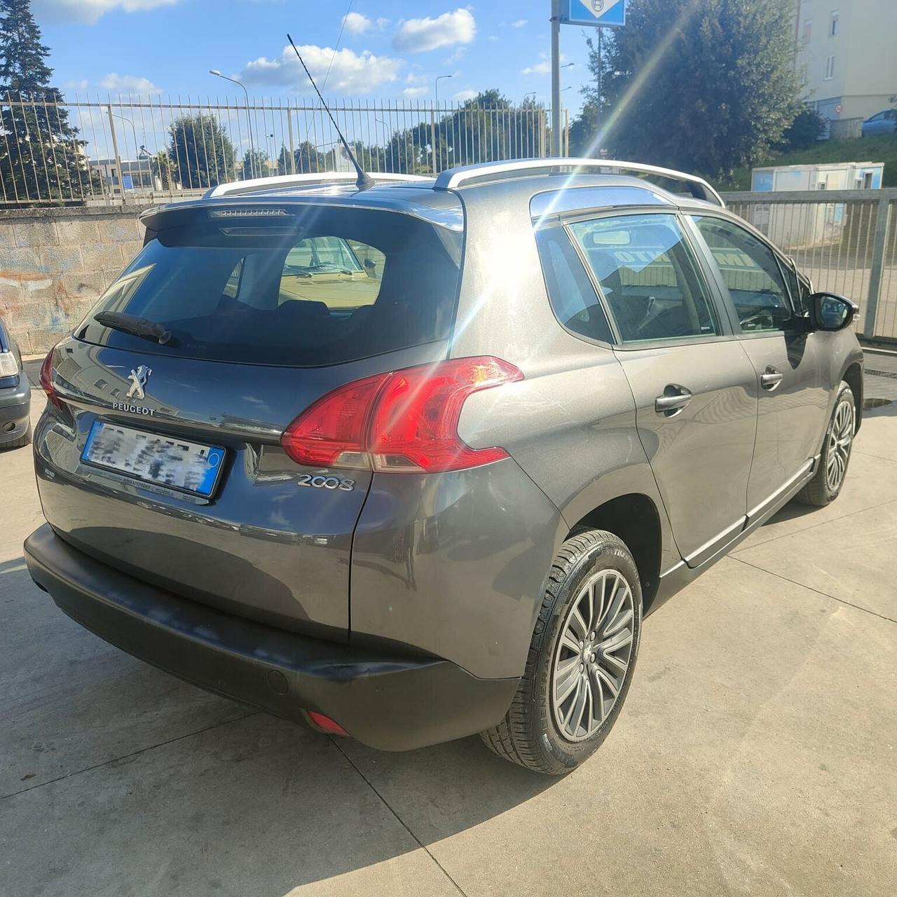 Peugeot 2008 1.2 VTi GPL 82CV Allure