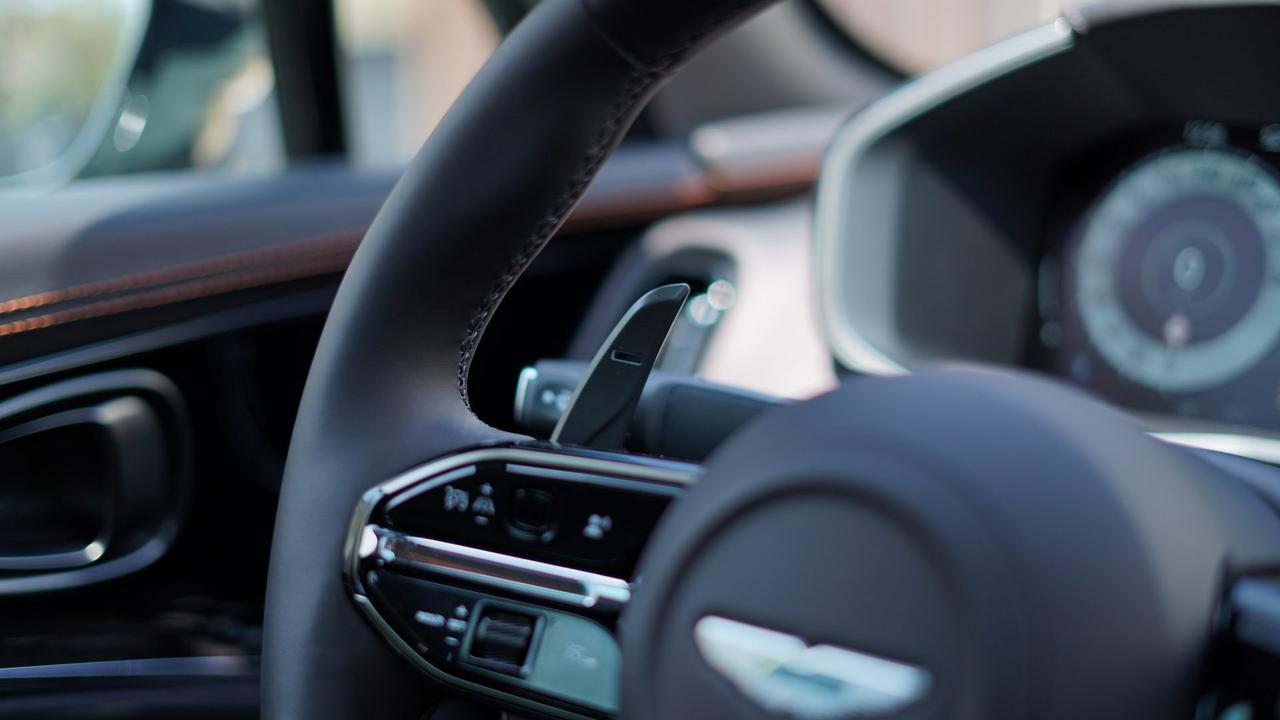 ASTON MARTIN DBX707 4.0