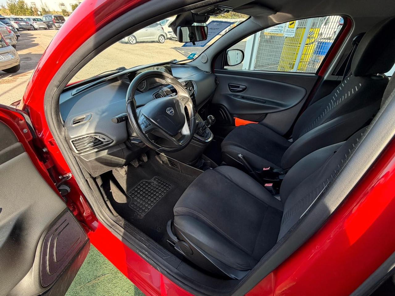 Lancia Ypsilon 0.9 TwinAir 85 CV 5 porte S&S Gold