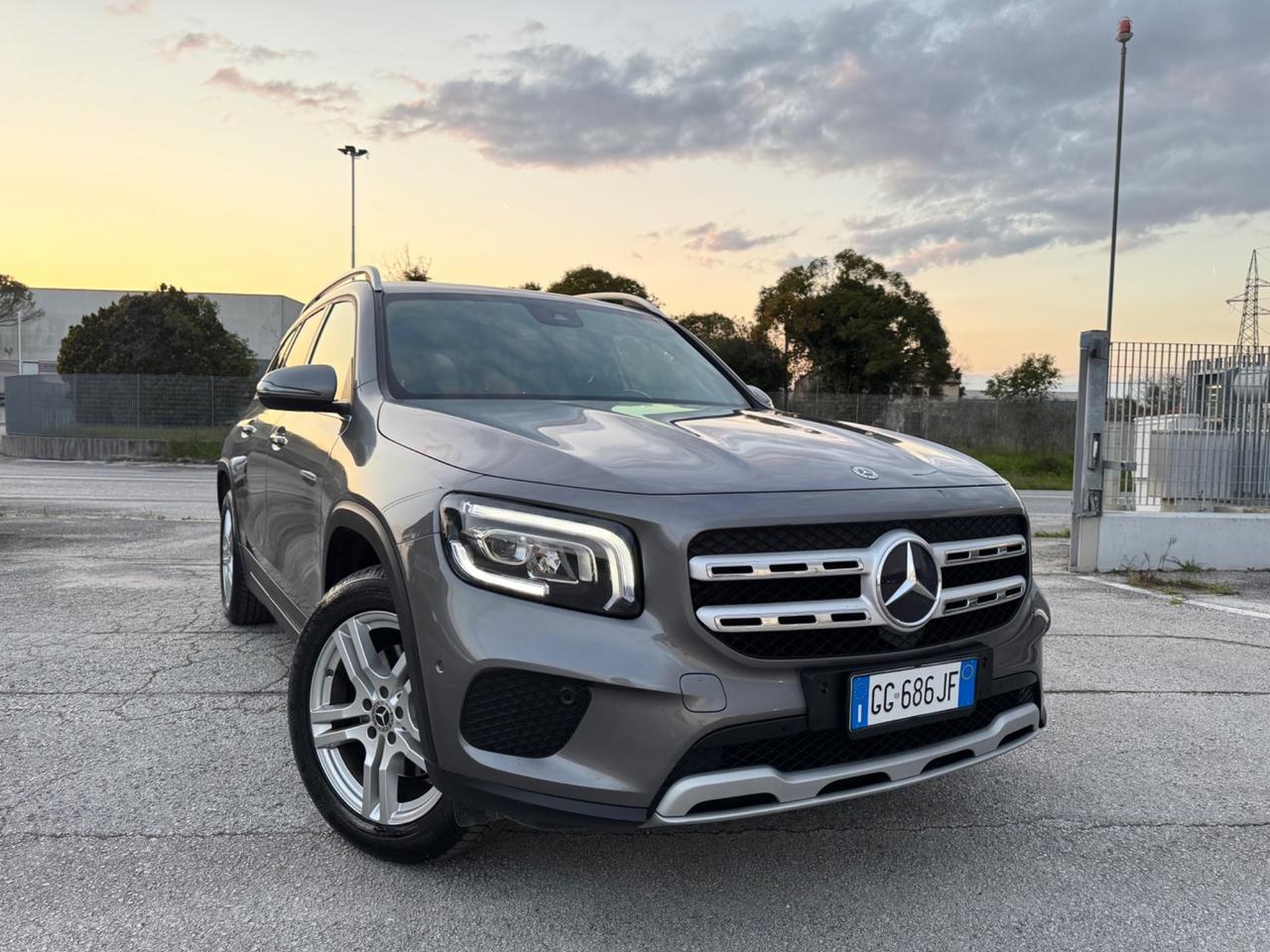 MERCEDES GLB 180d Sport - Luci Ambient Navi 18