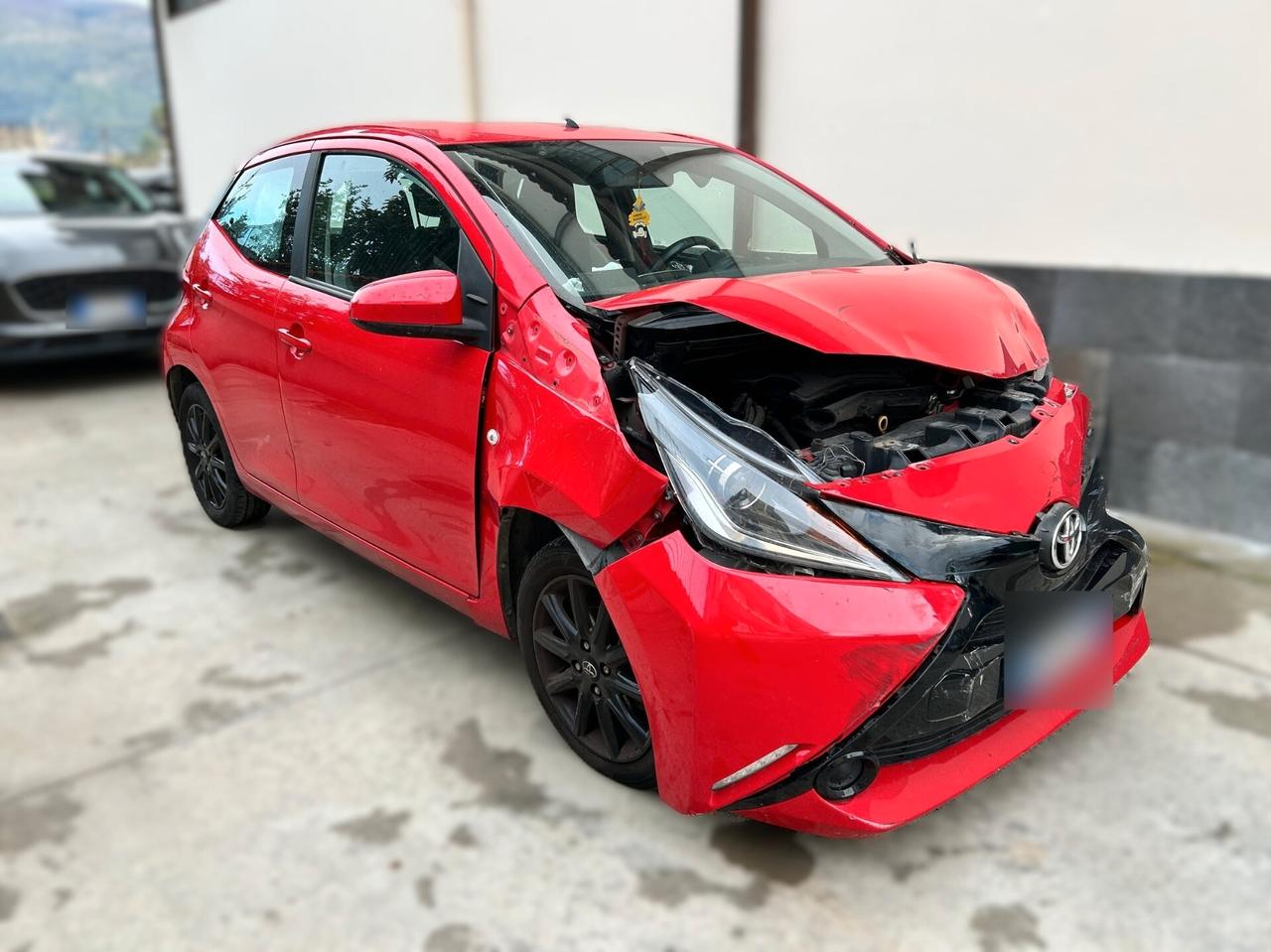 Toyota Aygo 1.0 Benz *GPL* Aut - 2017 Incidentata