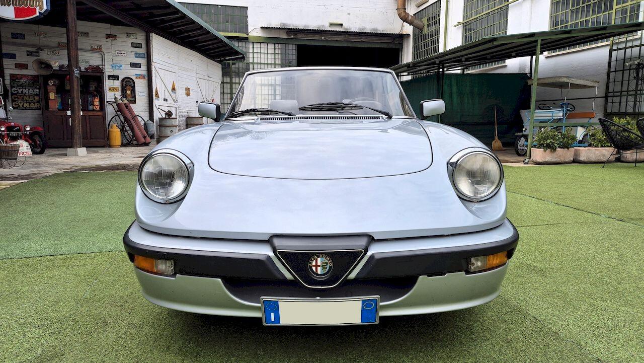 Alfa Romeo Spider 2.0i Quadrifoglio Verde – 1987