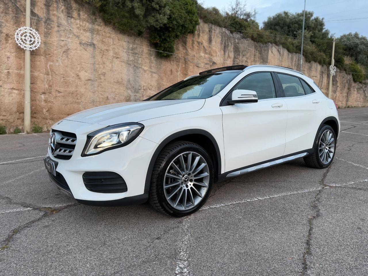 Mercedes GLA200 4MATIC 136/PREMIUM AMG/TETTO/19"