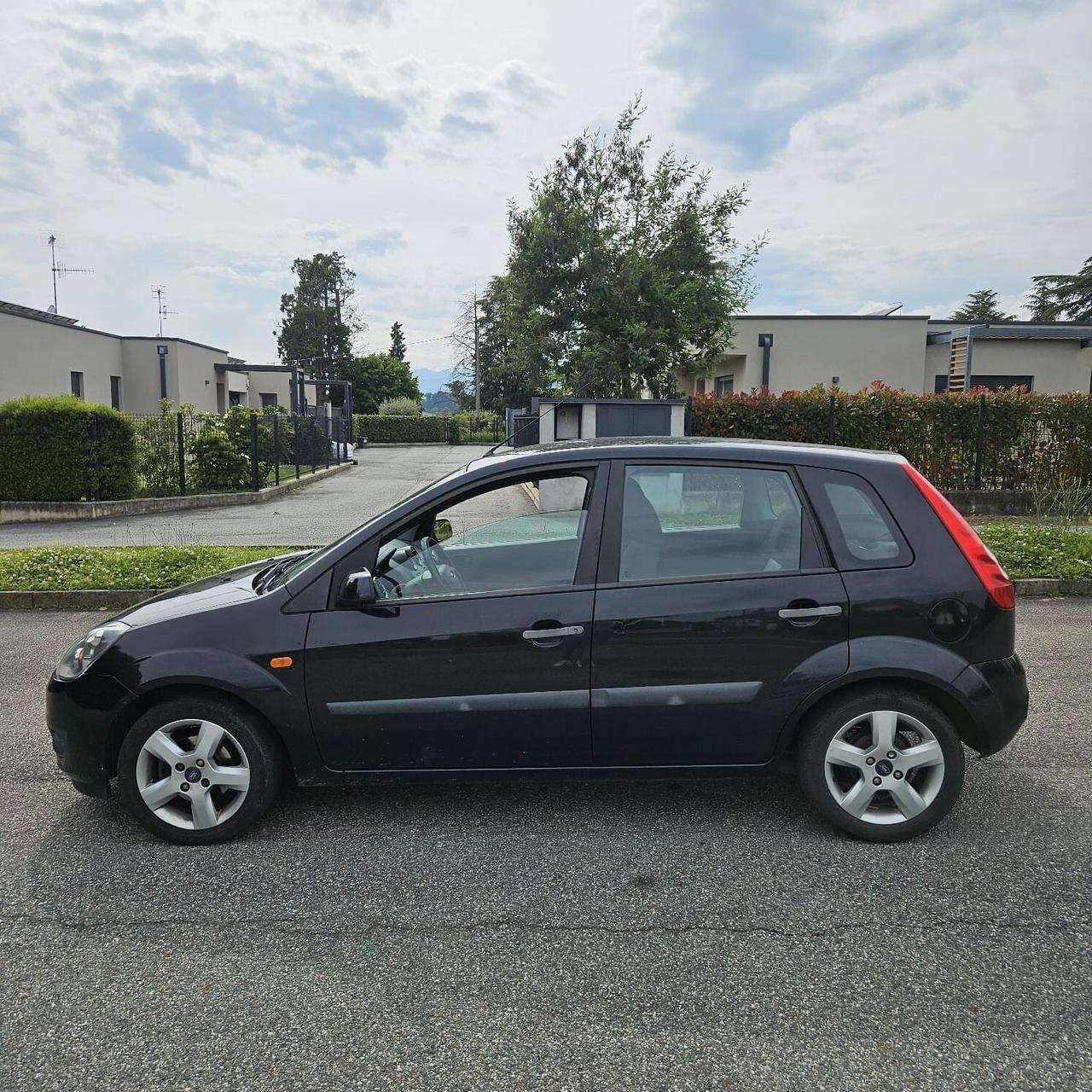 Ford Fiesta 1.4 TDCi 5p NEOPATENTATI
