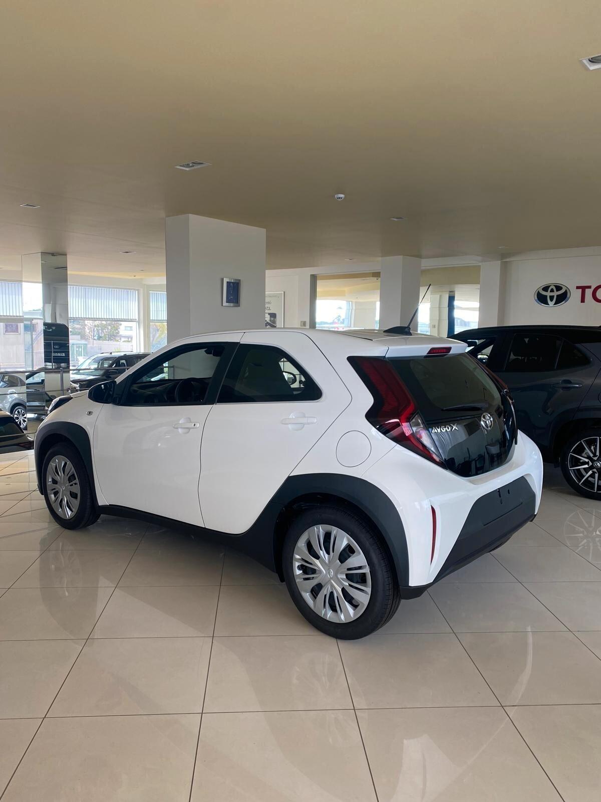 Toyota Aygo X 1.0 VVT-i 72 CV 5 porte Active KM ZERO