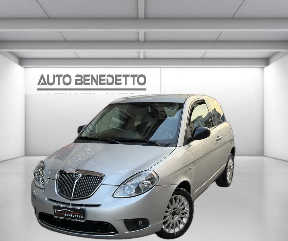Lancia Ypsilon 1.2 69 CV Silver 10.2012