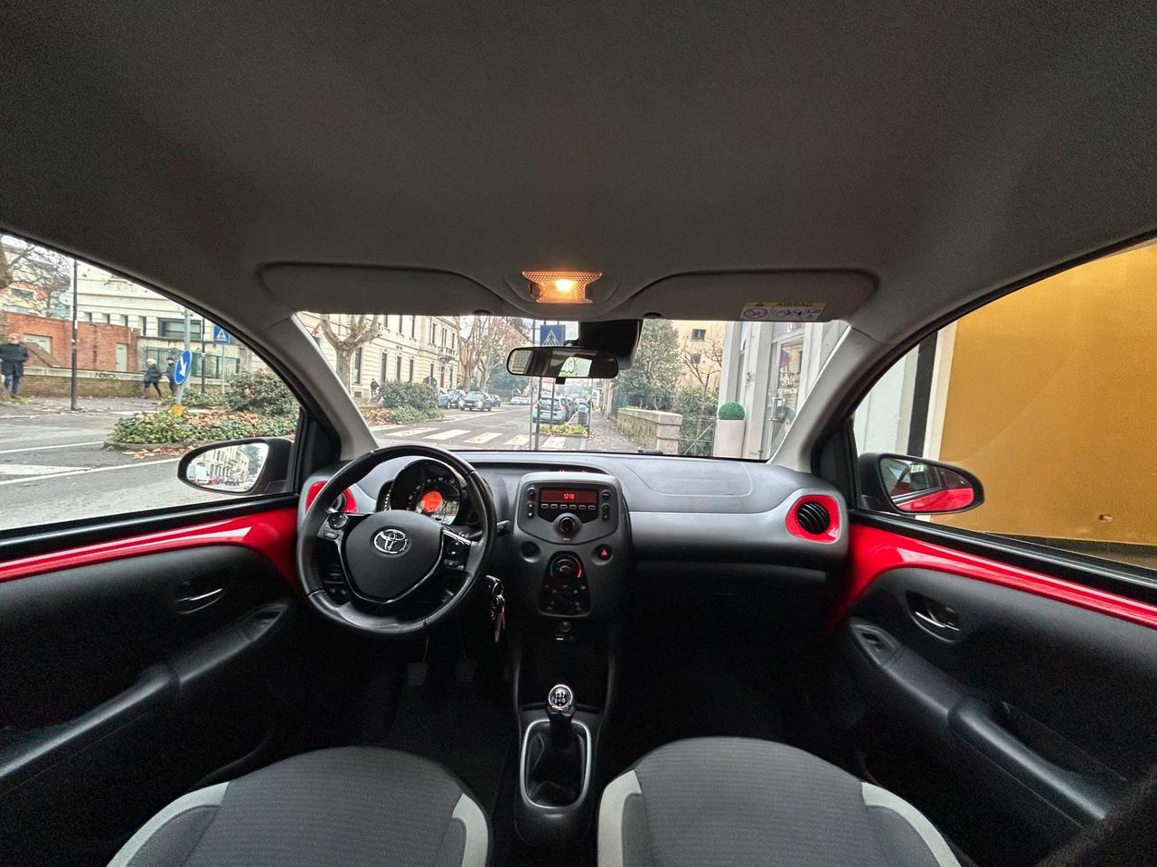 Toyota Aygo Connect 1.0 x-clusiv 72cv 5p *90000KM*NEOPATENTATI*