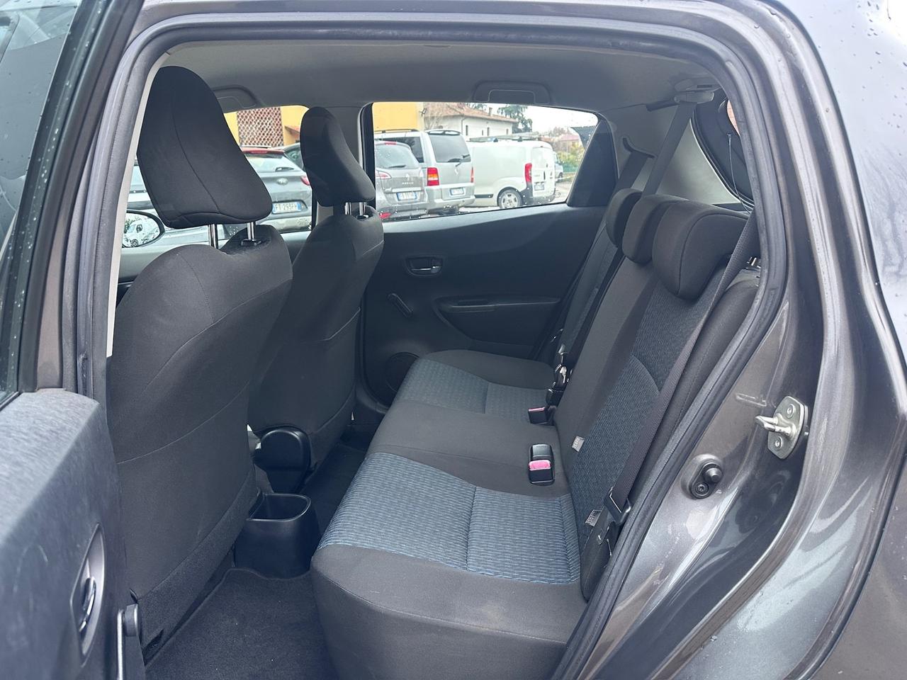 Toyota Yaris 1.0 5 porte Lounge Neopatentati