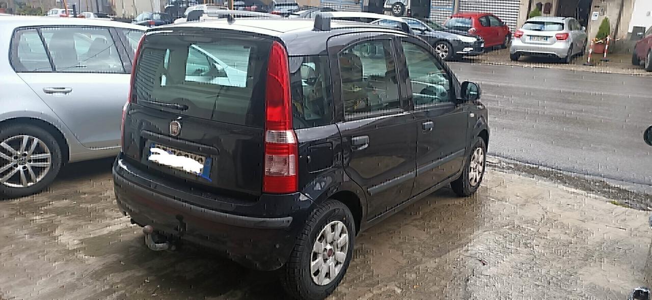 Fiat Panda 1.2 Dynamic benzina E GPL distribuzione sostituita da poco anno 2010 con gancio di traino