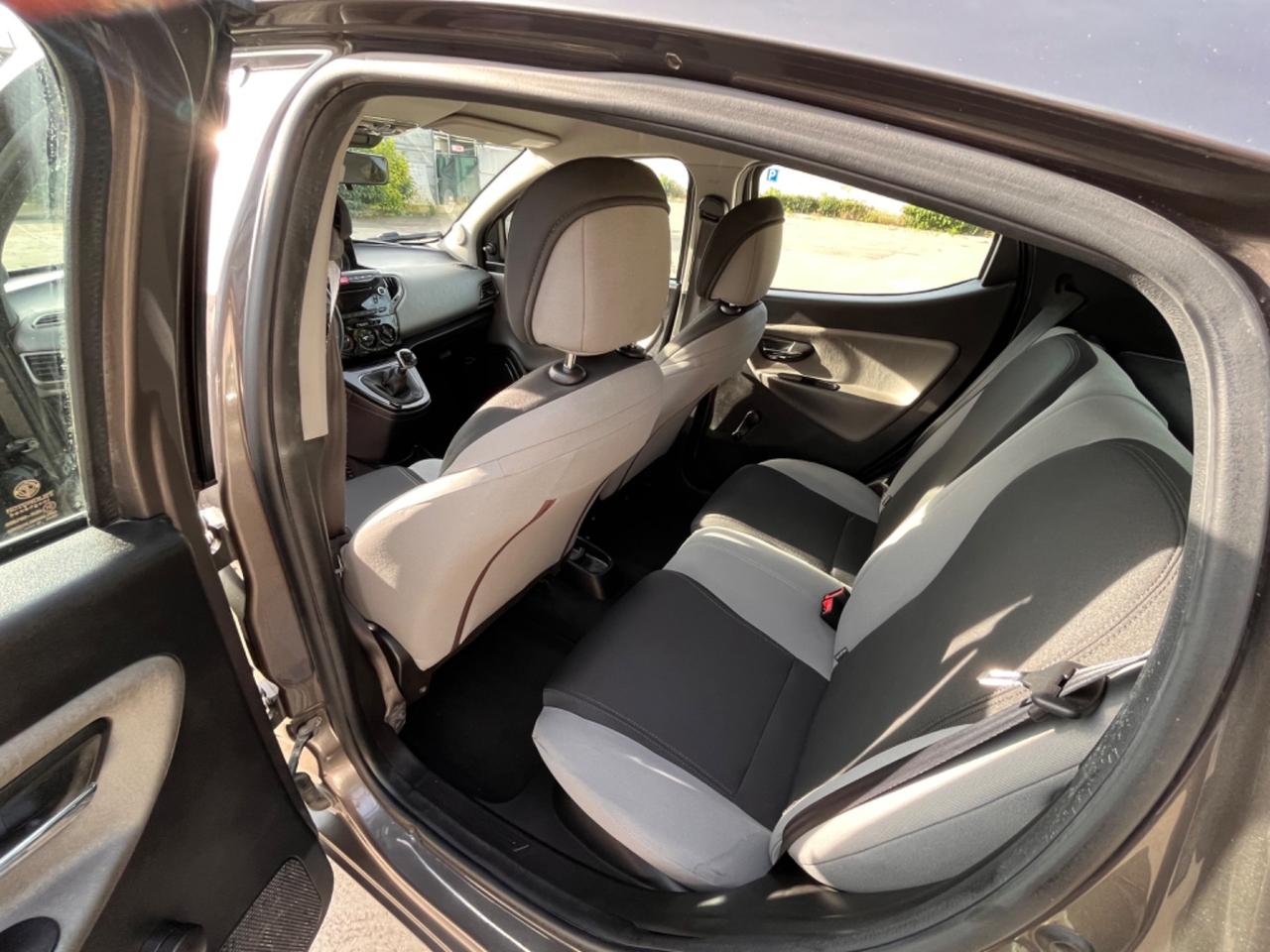 Lancia Ypsilon 1.3 MJT 16V 95 CV 5 porte S&S Silver