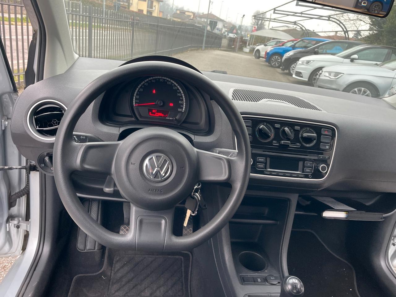 Volkswagen up! 1.0 5p. take 24.000 Km !!
