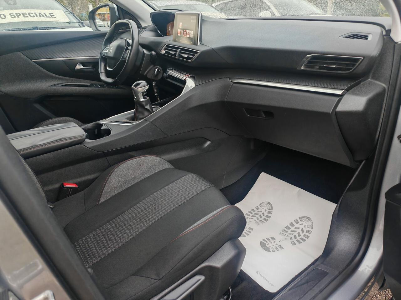 Peugeot 3008 15HDi Tetto navig led 2020