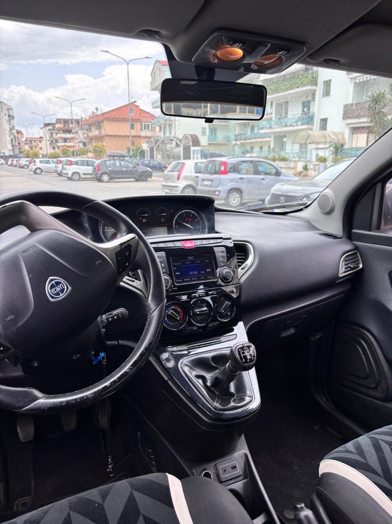 Lancia Ypsilon 1.3 MJT 16V 95 CV 5 porte S&S Silver