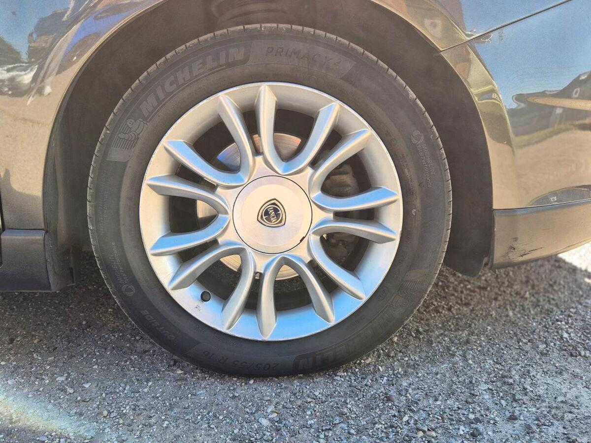 Lancia Delta 1.4 tjt Silver ecochic Gpl 120cv my14