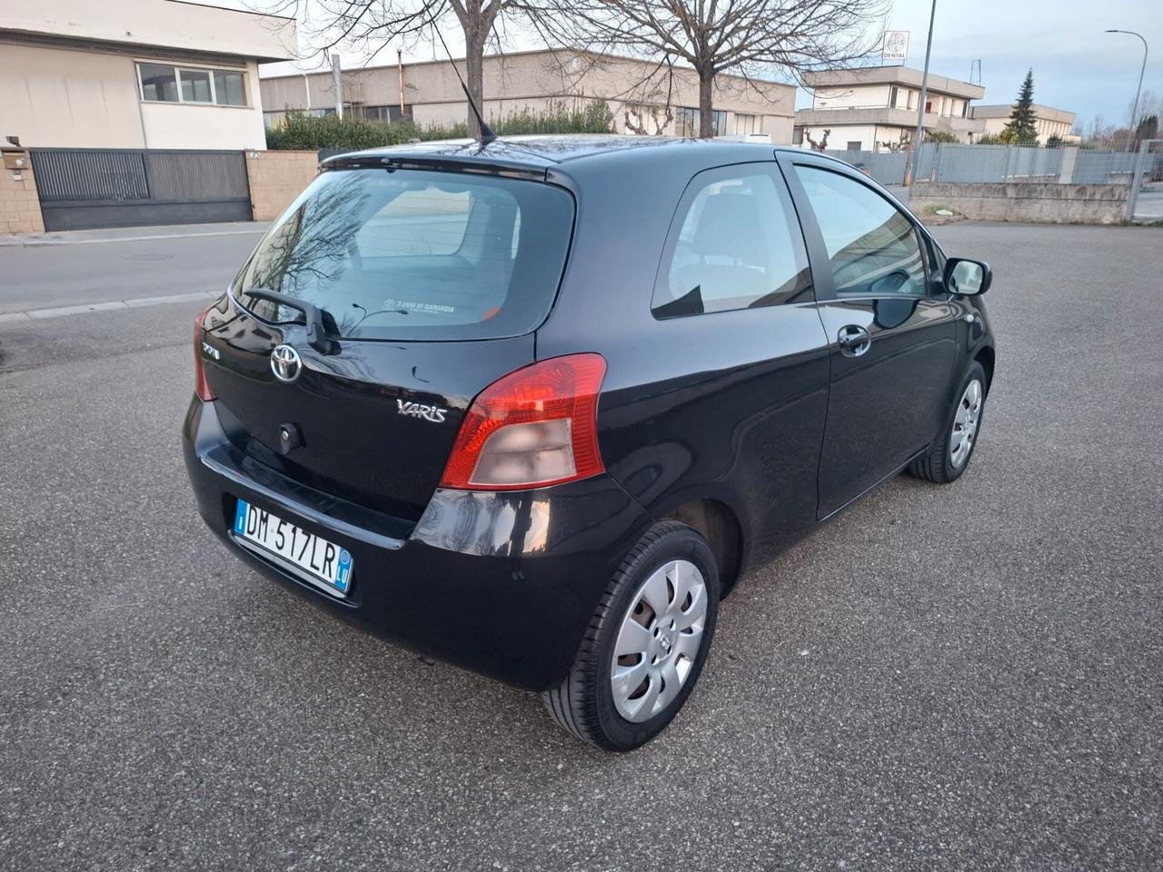 Toyota Yaris 1.0 3 porte SOLAMENTE 112.000 KM