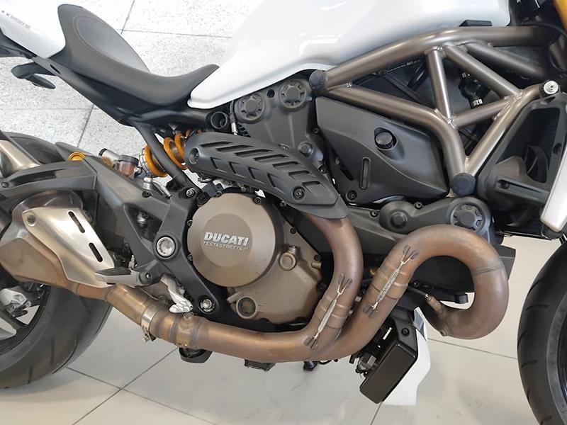 Ducati Monster 1200 S