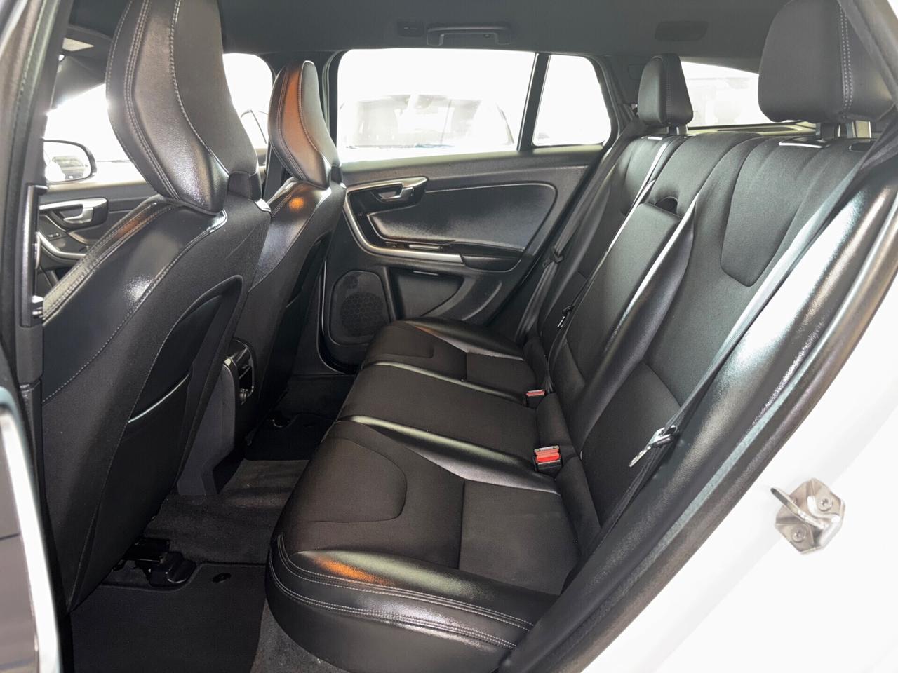 Volvo V60 Cross Country D3 Geartronic Summum