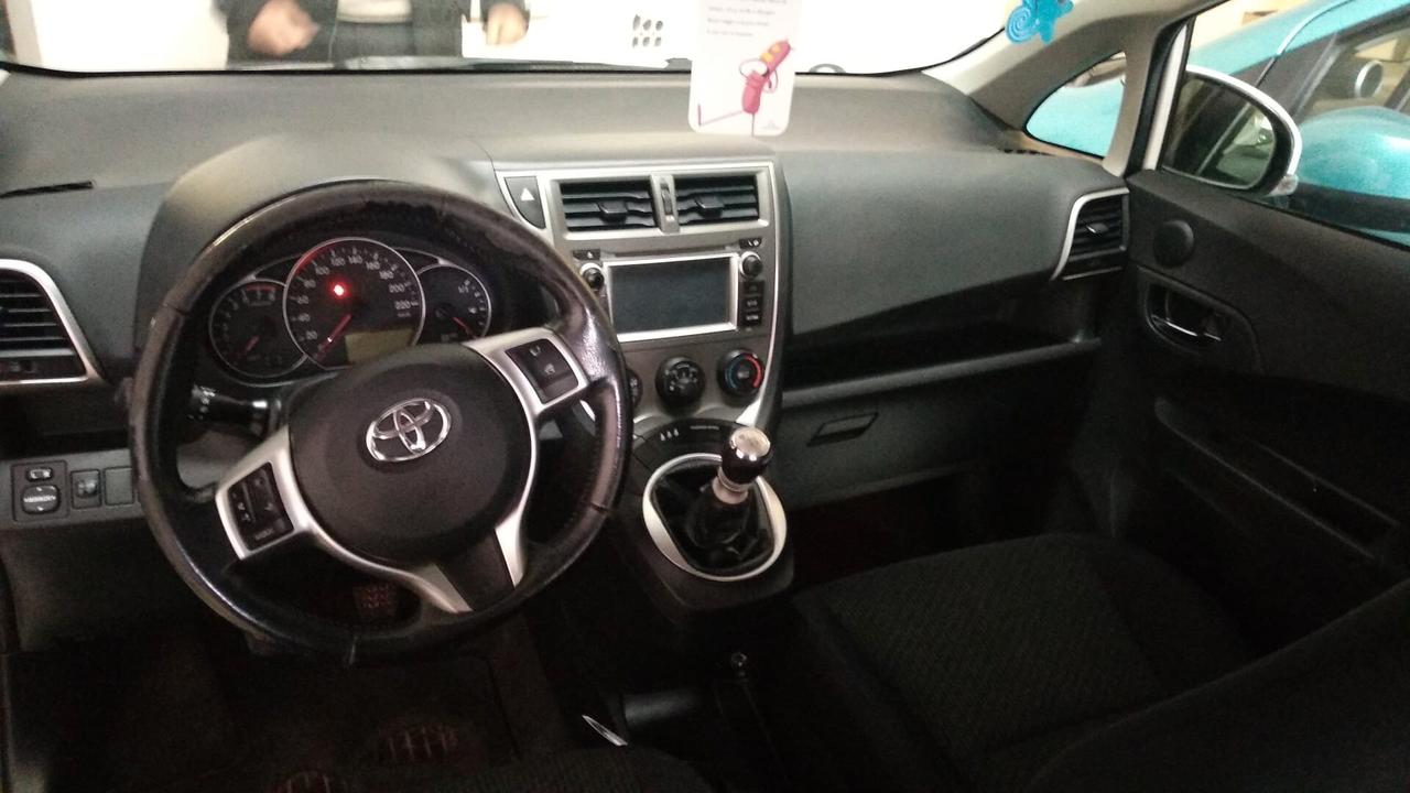 Toyota Verso-S 1.3 MT Active