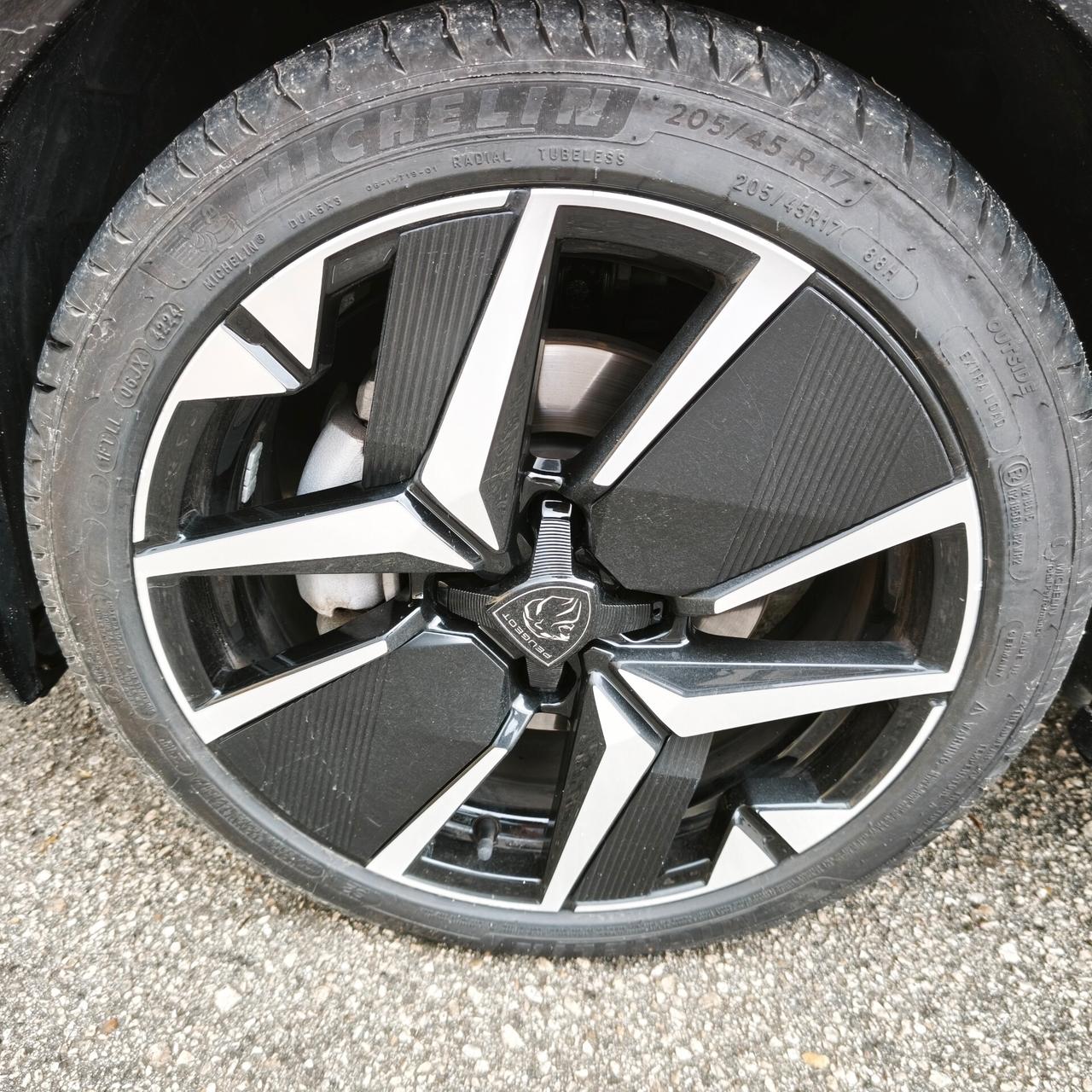 Peugeot 208 Hybrid 136 e-DCS6 GT