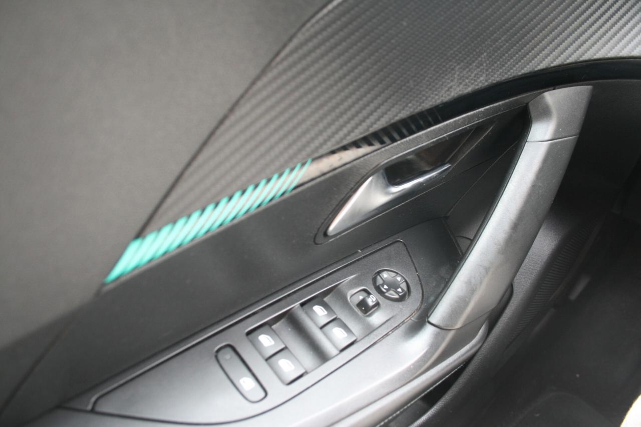 Peugeot 2008 BlueHDi 110 S&S Allure Pack