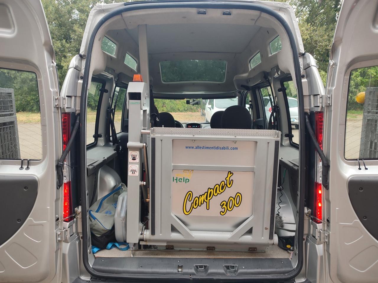 FIAT DOBLO 1.4BENZINA CON PEDANA DISABILI POCHI KM